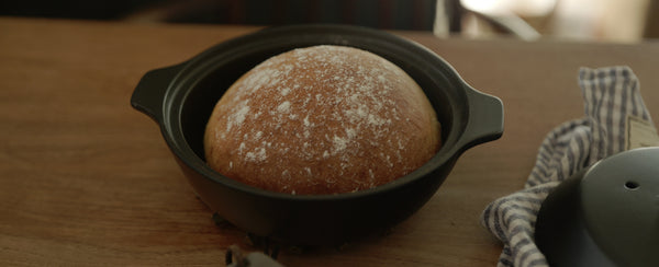 KINTO Journal Article [KAKOMI Recipe] Clay Pot Bread