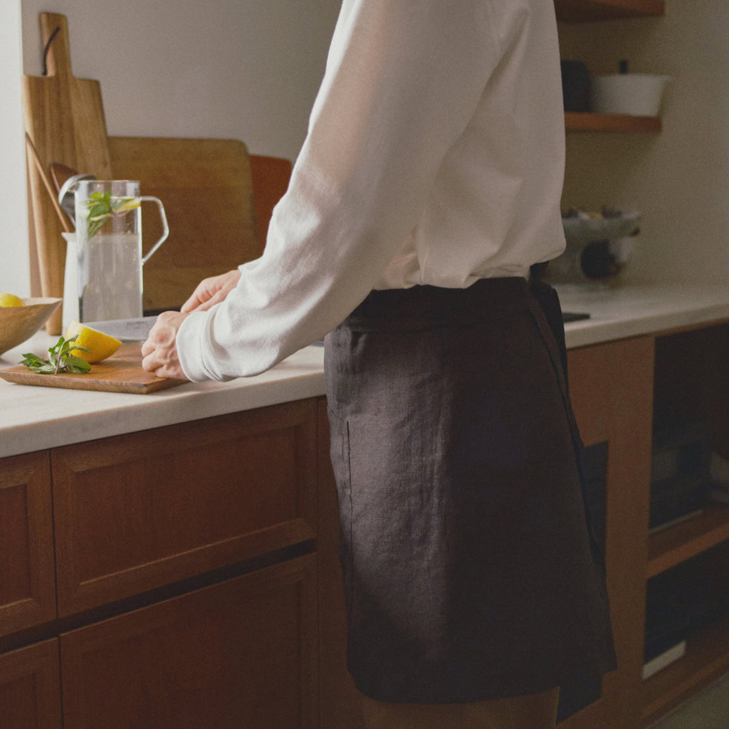 Kinto FUTO linen half apron white 2