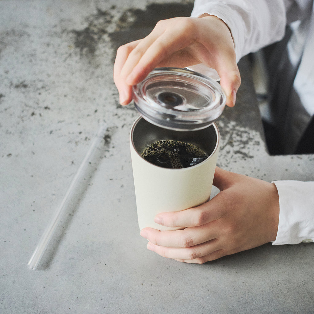 Kinto TO GO TUMBLER 480ml with straw + lid with plug white 3