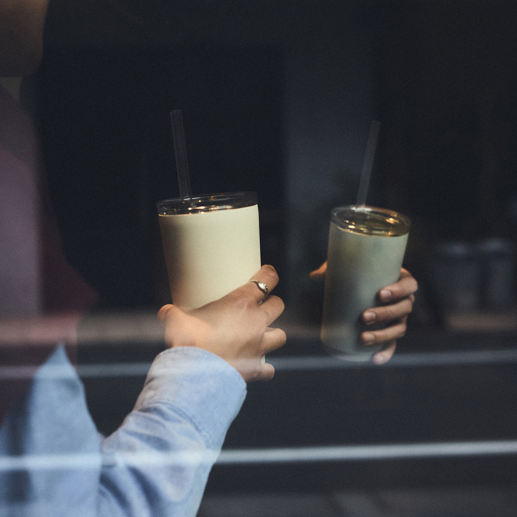 Kinto TO GO TUMBLER 480ml with straw + lid with plug white 6